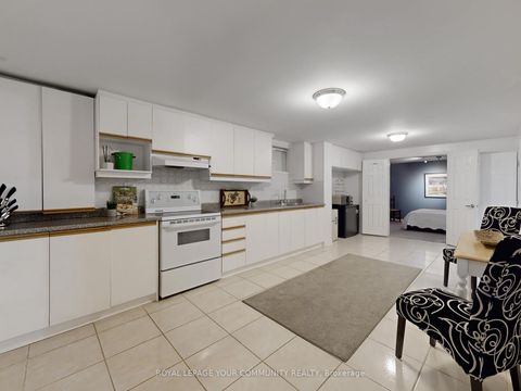 Photo 35 at 123 Kingsnorth Boulevard, East Woodbridge, Vaughan