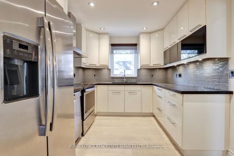 Photo 7 at 2 North Heights Road, Rosethorn, Toronto