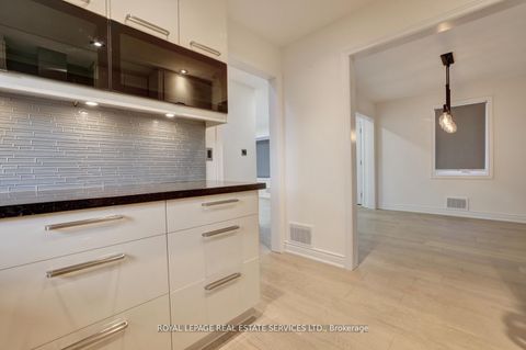 Photo 10 at 2 North Heights Road, Rosethorn, Toronto