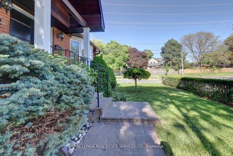 Photo 34 at 2 North Heights Road, Rosethorn, Toronto
