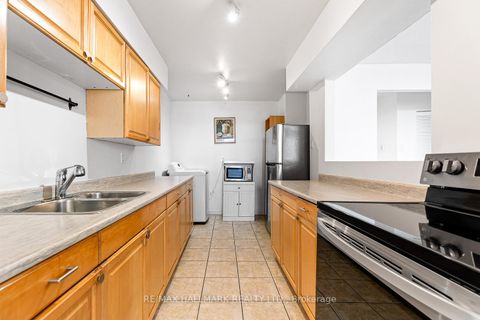 Photo 4 at 701 - 5 Frith Road, Jane Heights, Toronto
