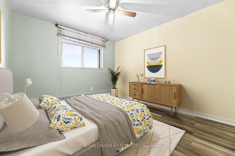 Photo 7 at 701 - 5 Frith Road, Jane Heights, Toronto