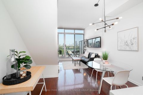 Photo 1 at 923 - 388 Richmond Street W, Waterfront Communities C1, Toronto