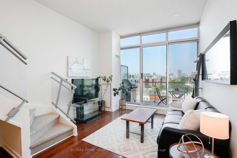 Photo 3 at 923 - 388 Richmond Street W, Waterfront Communities C1, Toronto