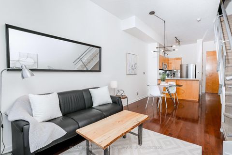 Photo 4 at 923 - 388 Richmond Street W, Waterfront Communities C1, Toronto