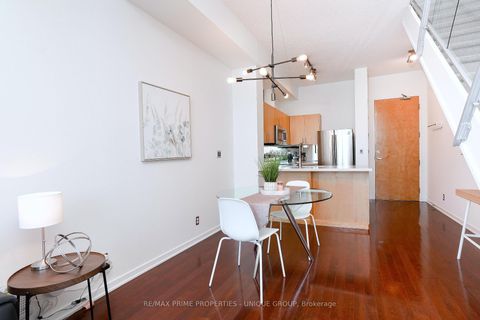 Photo 5 at 923 - 388 Richmond Street W, Waterfront Communities C1, Toronto