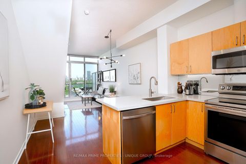 Photo 10 at 923 - 388 Richmond Street W, Waterfront Communities C1, Toronto