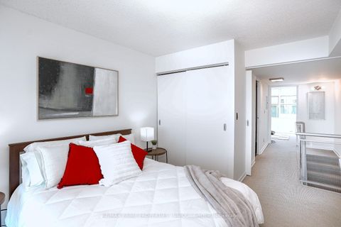 Photo 17 at 923 - 388 Richmond Street W, Waterfront Communities C1, Toronto