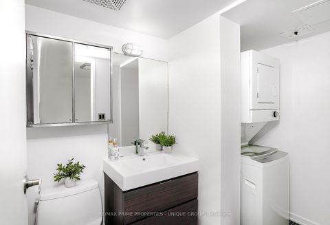 Photo 20 at 923 - 388 Richmond Street W, Waterfront Communities C1, Toronto