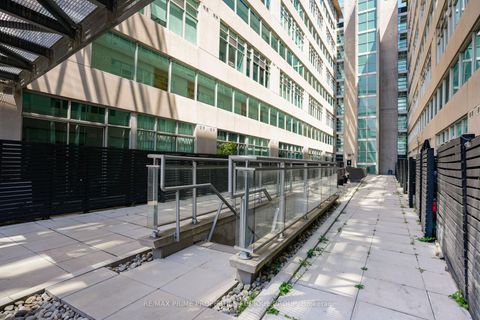 Photo 34 at 923 - 388 Richmond Street W, Waterfront Communities C1, Toronto