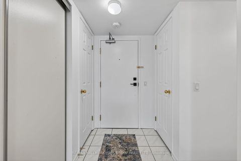 Photo 4 at 210 - 160 Wellington Street E, Aurora Village, Aurora