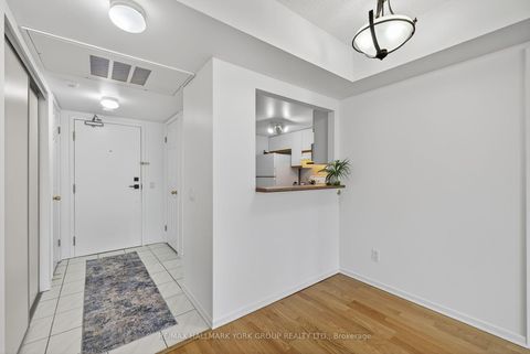 Photo 12 at 210 - 160 Wellington Street E, Aurora Village, Aurora