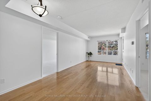 Photo 13 at 210 - 160 Wellington Street E, Aurora Village, Aurora