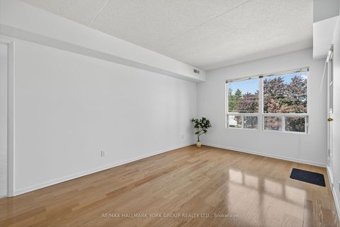 Photo 15 at 210 - 160 Wellington Street E, Aurora Village, Aurora