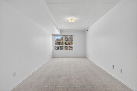 Photo 25 at 210 - 160 Wellington Street E, Aurora Village, Aurora
