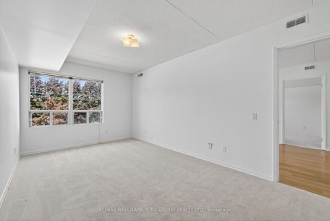 Photo 26 at 210 - 160 Wellington Street E, Aurora Village, Aurora