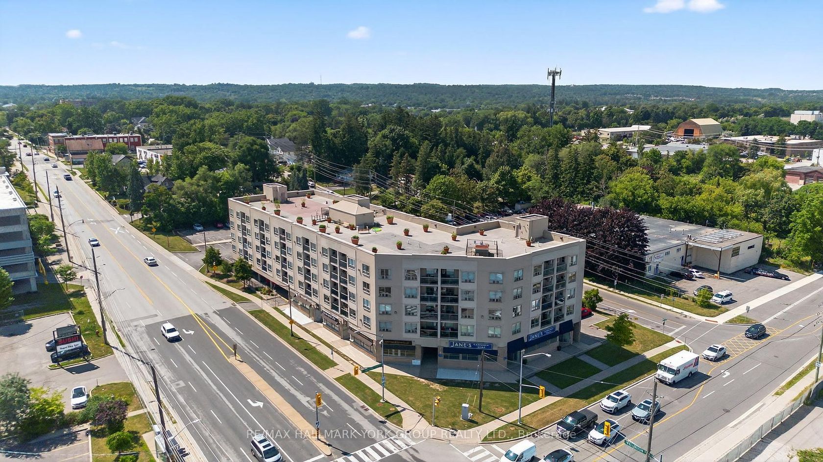 210 - 160 Wellington Street E, Aurora Village, Aurora 