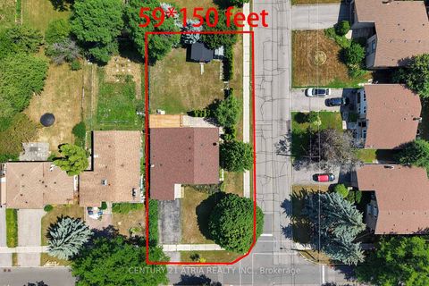 Photo 1 at 67 Chelmsford Avenue, Newtonbrook West, Toronto