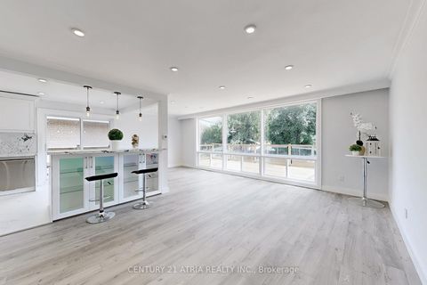 Photo 3 at 67 Chelmsford Avenue, Newtonbrook West, Toronto
