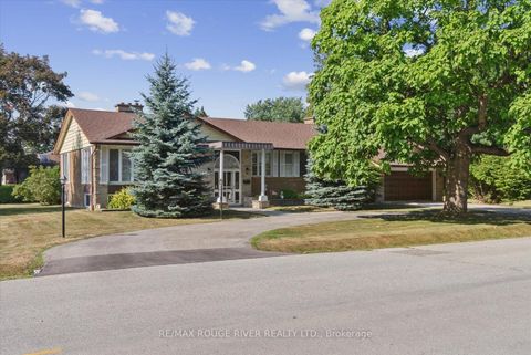 Photo 3 at 71 Cedar Brae Boulevard, Eglinton East, Toronto