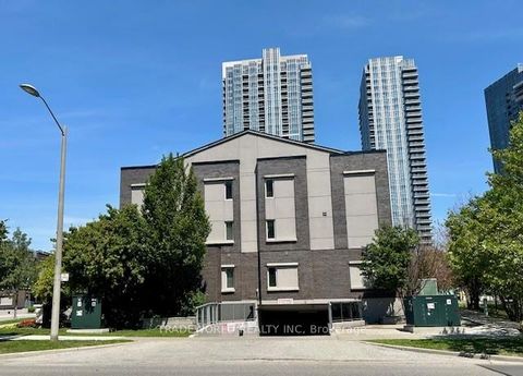 Photo 11 at TH#38 - 310 Village Green Square, Malvern West, Toronto
