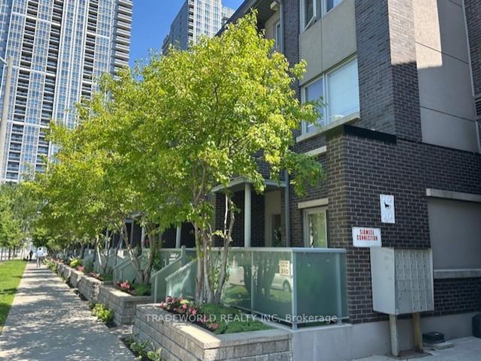 TH#38 - 310 Village Green Square, Malvern West, Toronto 