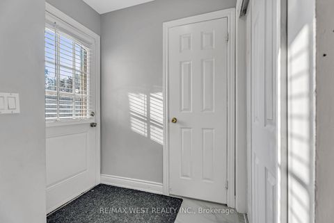Photo 4 at 116 FAWCETT Trail, Malvern, Toronto