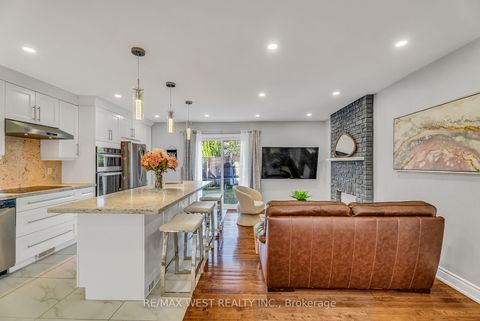 Photo 12 at 116 FAWCETT Trail, Malvern, Toronto