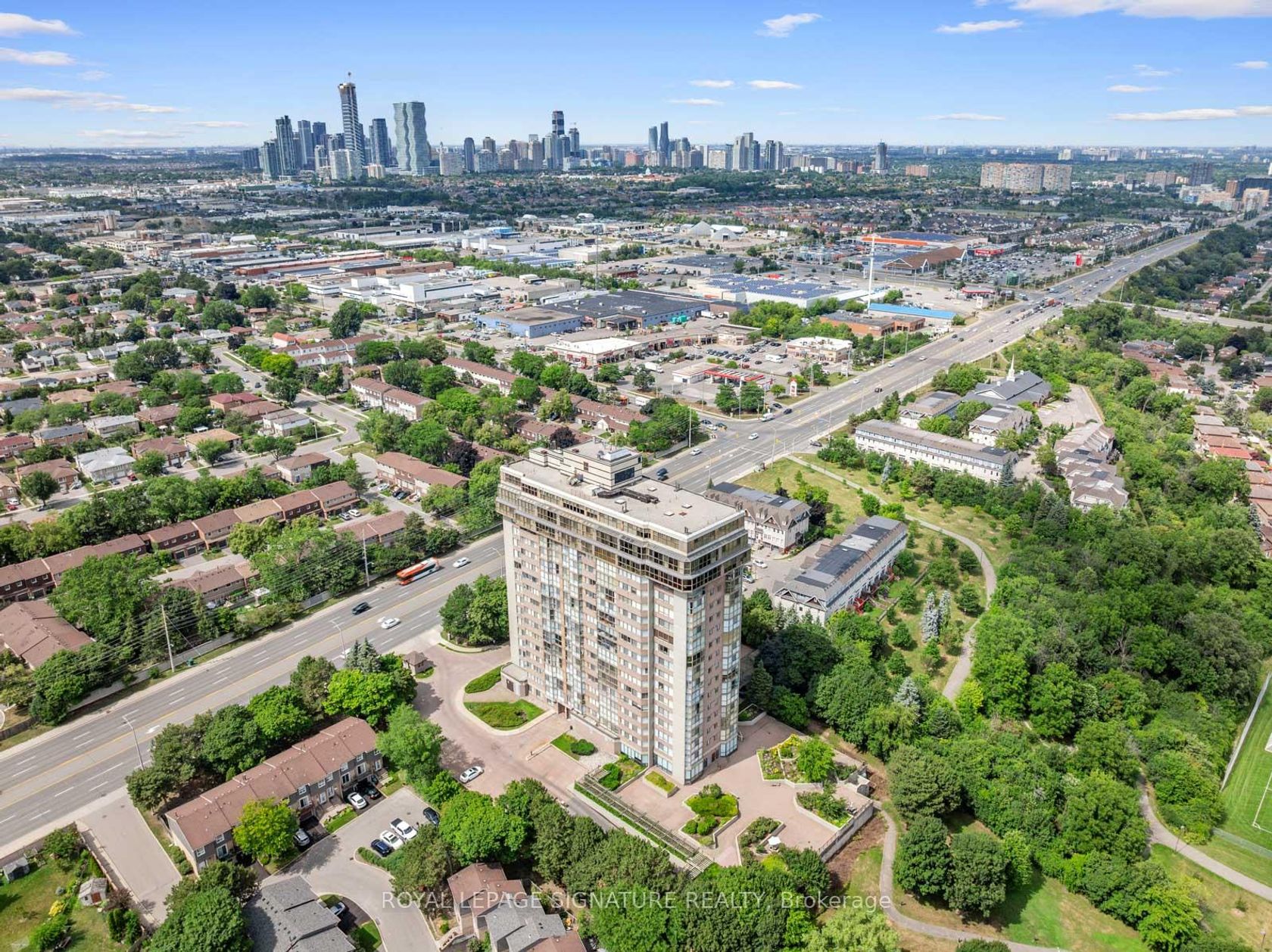 LPH4 - 880 Dundas Street W, Erindale, Mississauga 