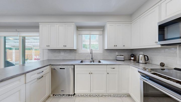 Photo 11 at 280 Henderson Avenue, Royal Orchard, Markham