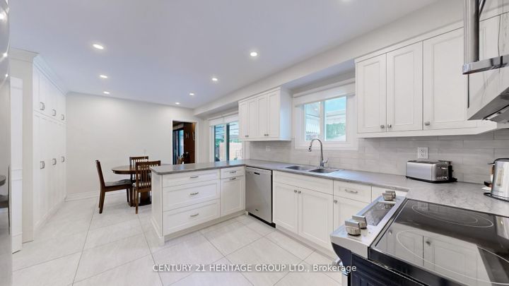 Photo 12 at 280 Henderson Avenue, Royal Orchard, Markham