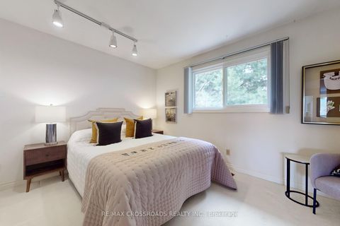 Photo 23 at 8 Orchid Court, Windfields, Toronto
