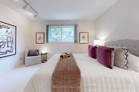 Photo 25 at 8 Orchid Court, Windfields, Toronto