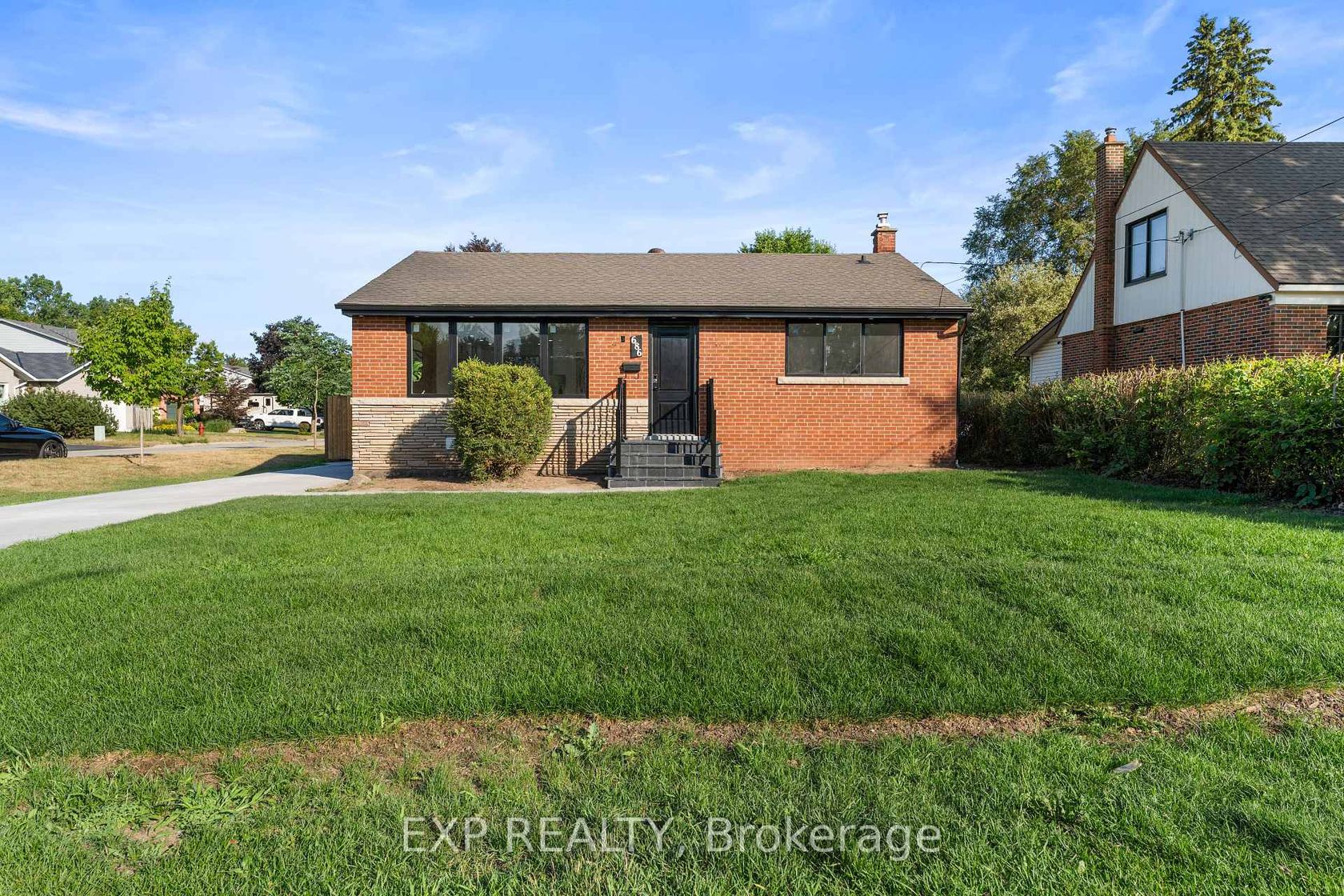 686 Wickens Avenue, LaSalle, Burlington 