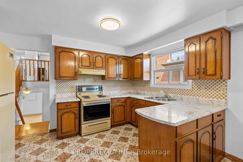 Photo 13 at 48 Navaho Drive, Pleasant View, Toronto