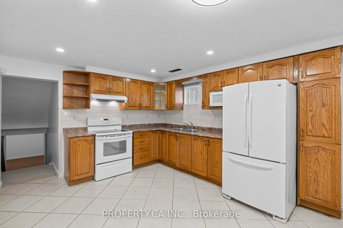 Photo 24 at 48 Navaho Drive, Pleasant View, Toronto