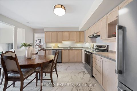 Photo 3 at 213 - 2500 Rutherford Road, Maple, Vaughan