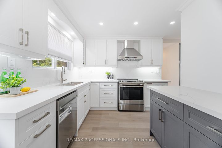 Photo 14 at 718 Royal York Road, Queensway, Toronto