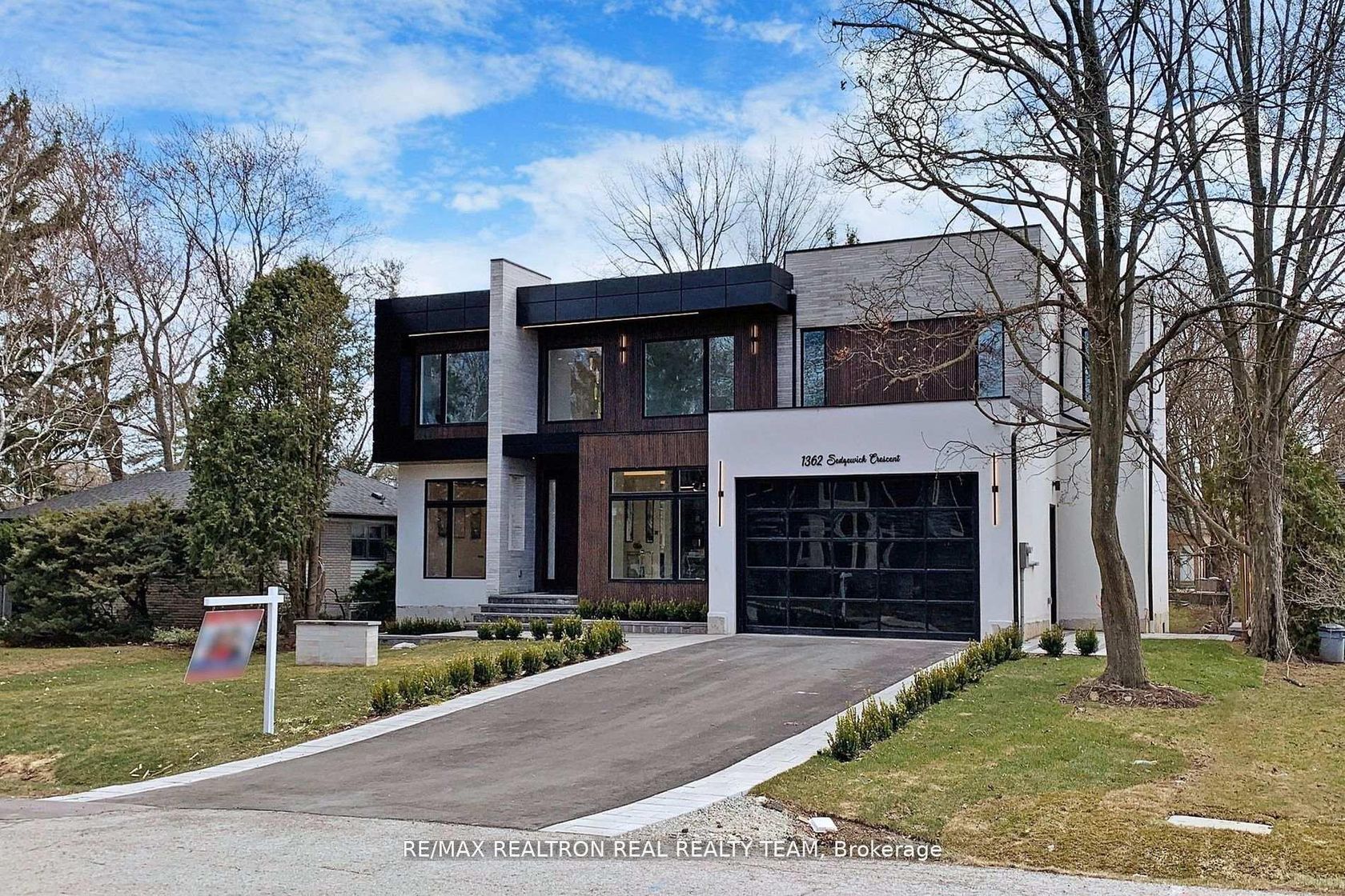 1362 Sedgewick Crescent, SW Southwest, Oakville by Loree Meneguzzi Real Estate 1362 Sedgewick Crescent, SW Southwest, Oakville