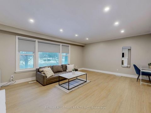 Photo 2 at 105 Betty Ann Drive, Willowdale West, Toronto