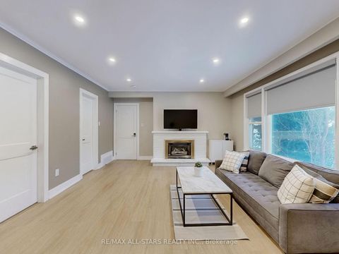 Photo 3 at 105 Betty Ann Drive, Willowdale West, Toronto