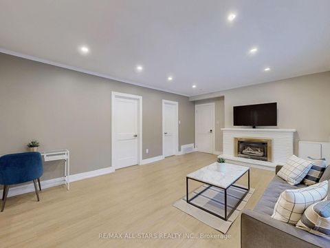 Photo 4 at 105 Betty Ann Drive, Willowdale West, Toronto