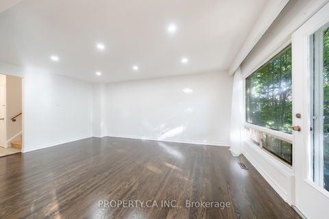 Photo 13 at 98 Tanjoe Crescent, Newtonbrook West, Toronto