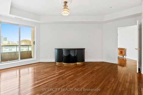 Photo 14 at 607 - 1 Cordoba Drive, Lakeview Estates, Vaughan