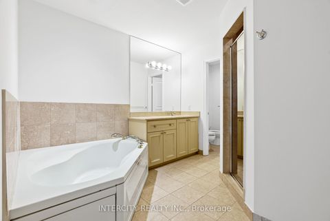 Photo 17 at 607 - 1 Cordoba Drive, Lakeview Estates, Vaughan