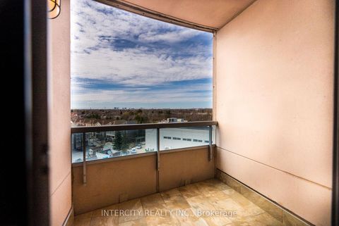 Photo 21 at 607 - 1 Cordoba Drive, Lakeview Estates, Vaughan