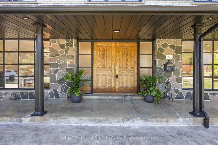 Photo 2 at 22 Richdale Court, Rosethorn, Toronto