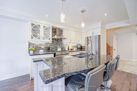 Photo 7 at 9 Stonebriar Drive, Maple, Vaughan