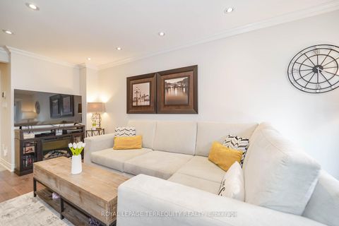 Photo 12 at 9 Stonebriar Drive, Maple, Vaughan