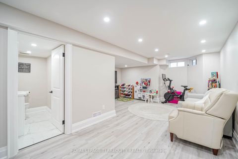 Photo 37 at 9 Stonebriar Drive, Maple, Vaughan